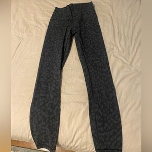 Wunder Under Lululemon 25 inch leggings!